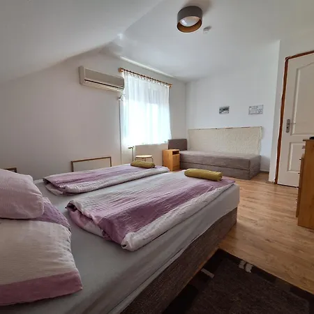 Lila Akác Panzió * Esztergom