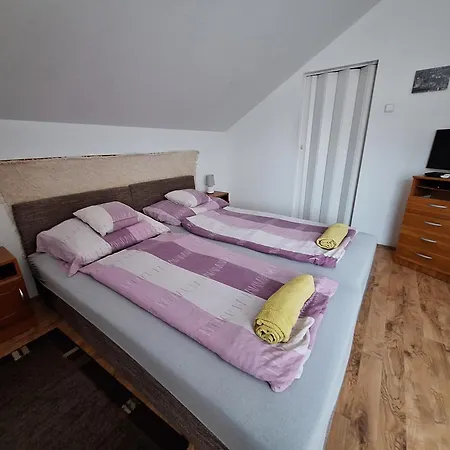 Lila Akác Panzió