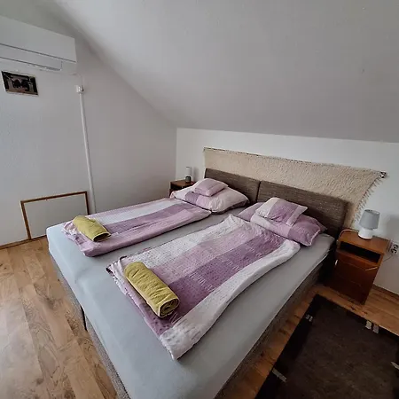 Lila Akác Panzió