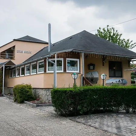 Lila Akác Panzió Bed and breakfast *