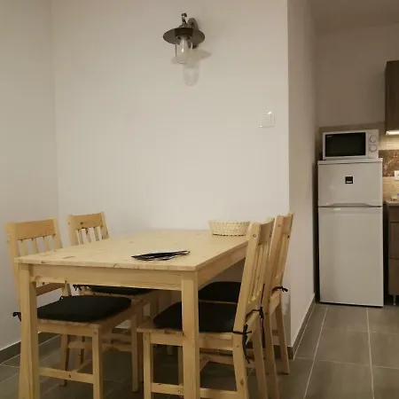 Lila Akac Vendeghaz 住宿加早餐酒店 3*