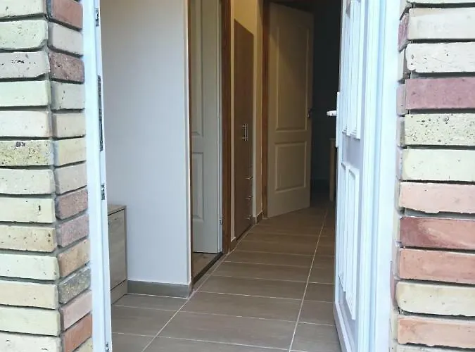 Lila Akac Vendeghaz Strigoniu